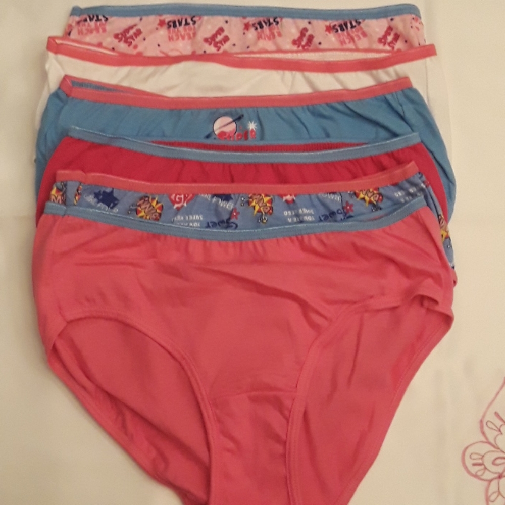 Hanes Girls Briefs  size 14 (set of 7) NWOT